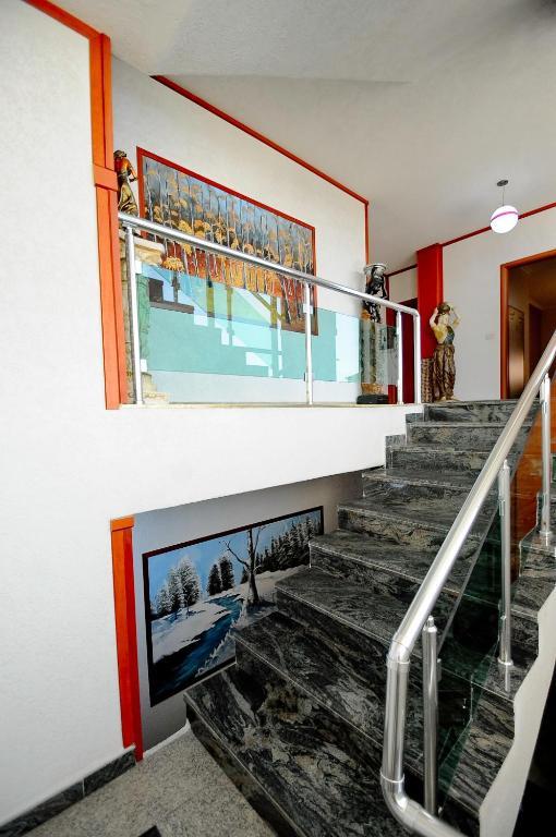 Hotel Lubjana Tirana Exterior foto