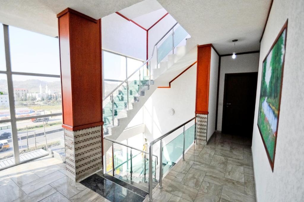 Hotel Lubjana Tirana Exterior foto