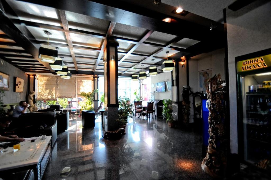 Hotel Lubjana Tirana Exterior foto