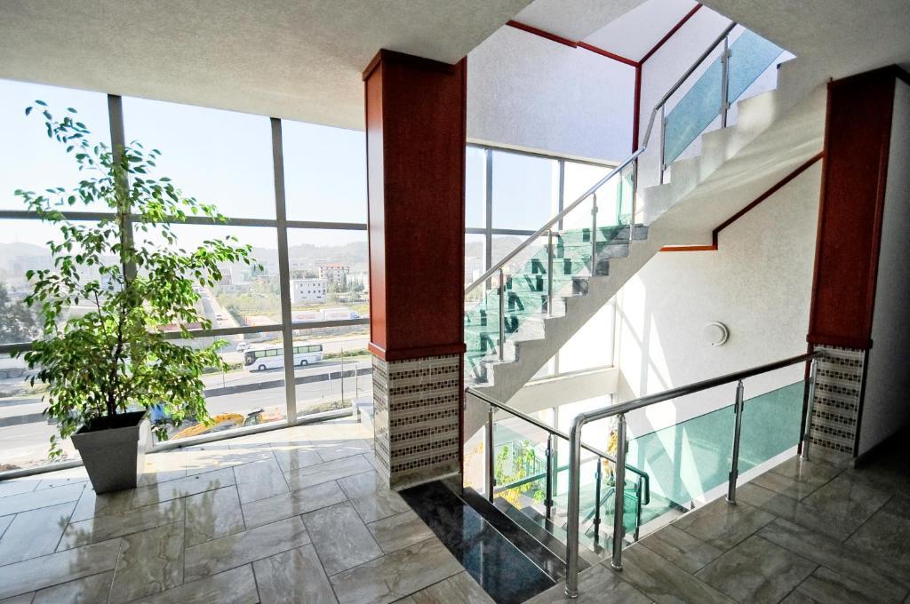 Hotel Lubjana Tirana Exterior foto