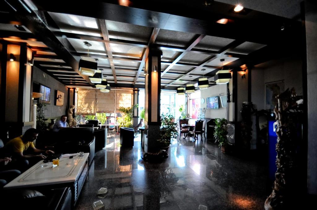 Hotel Lubjana Tirana Exterior foto